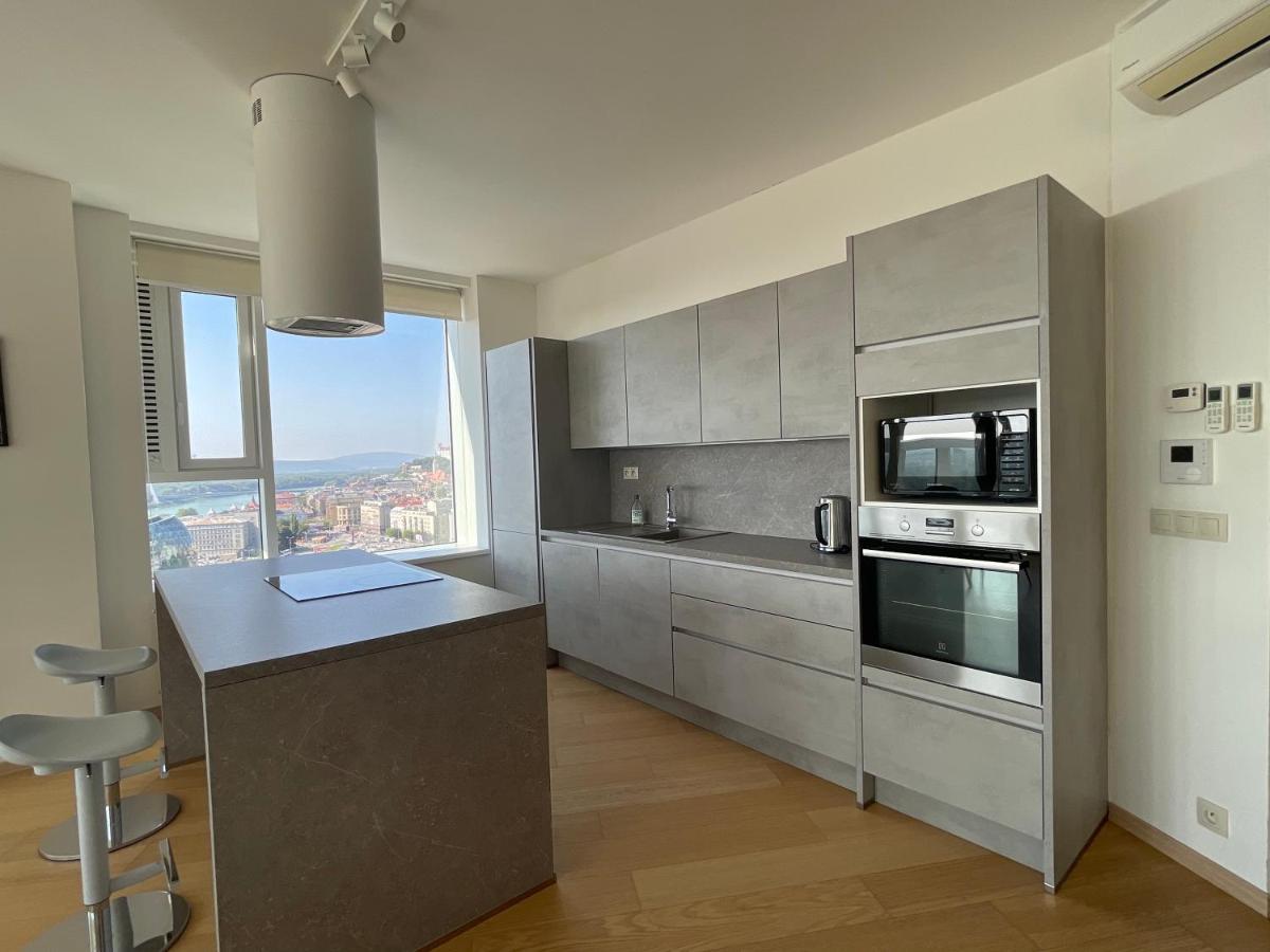 Sag Panorama Apartment 3 Rooms 19Th Floor Great View Free Parking Bratislava Eksteriør bilde