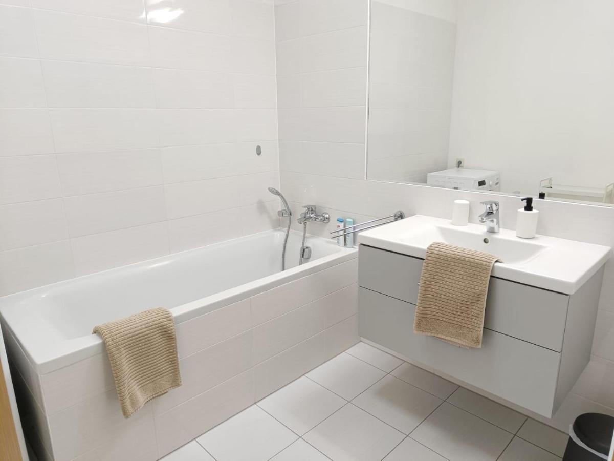 Sag Panorama Apartment 3 Rooms 19Th Floor Great View Free Parking Bratislava Eksteriør bilde