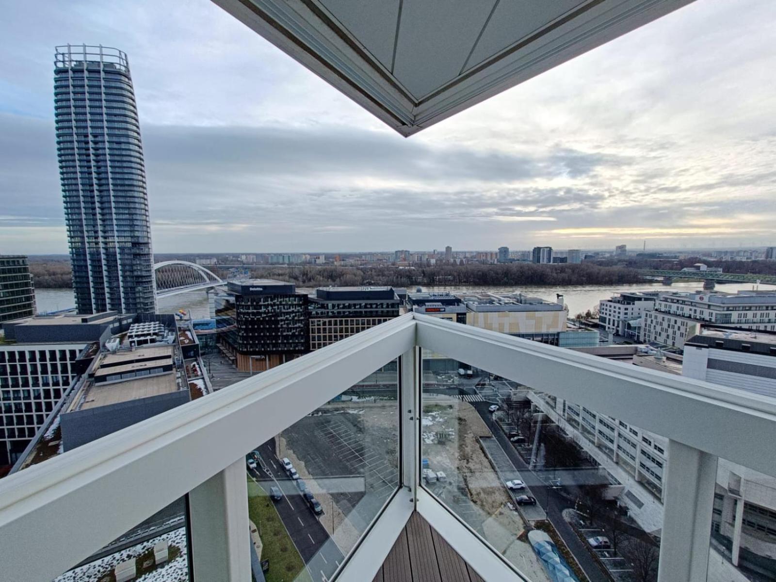 Sag Panorama Apartment 3 Rooms 19Th Floor Great View Free Parking Bratislava Eksteriør bilde
